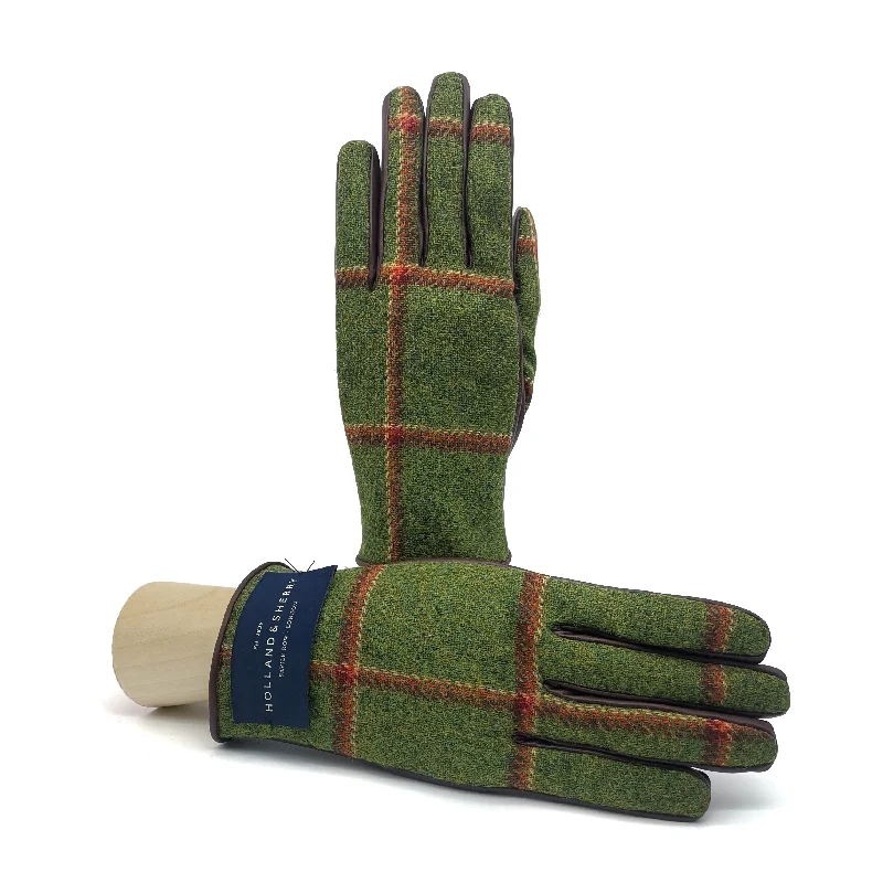 Bespoke Men's nappa touch leather gloves and Holland&Sherry wool top